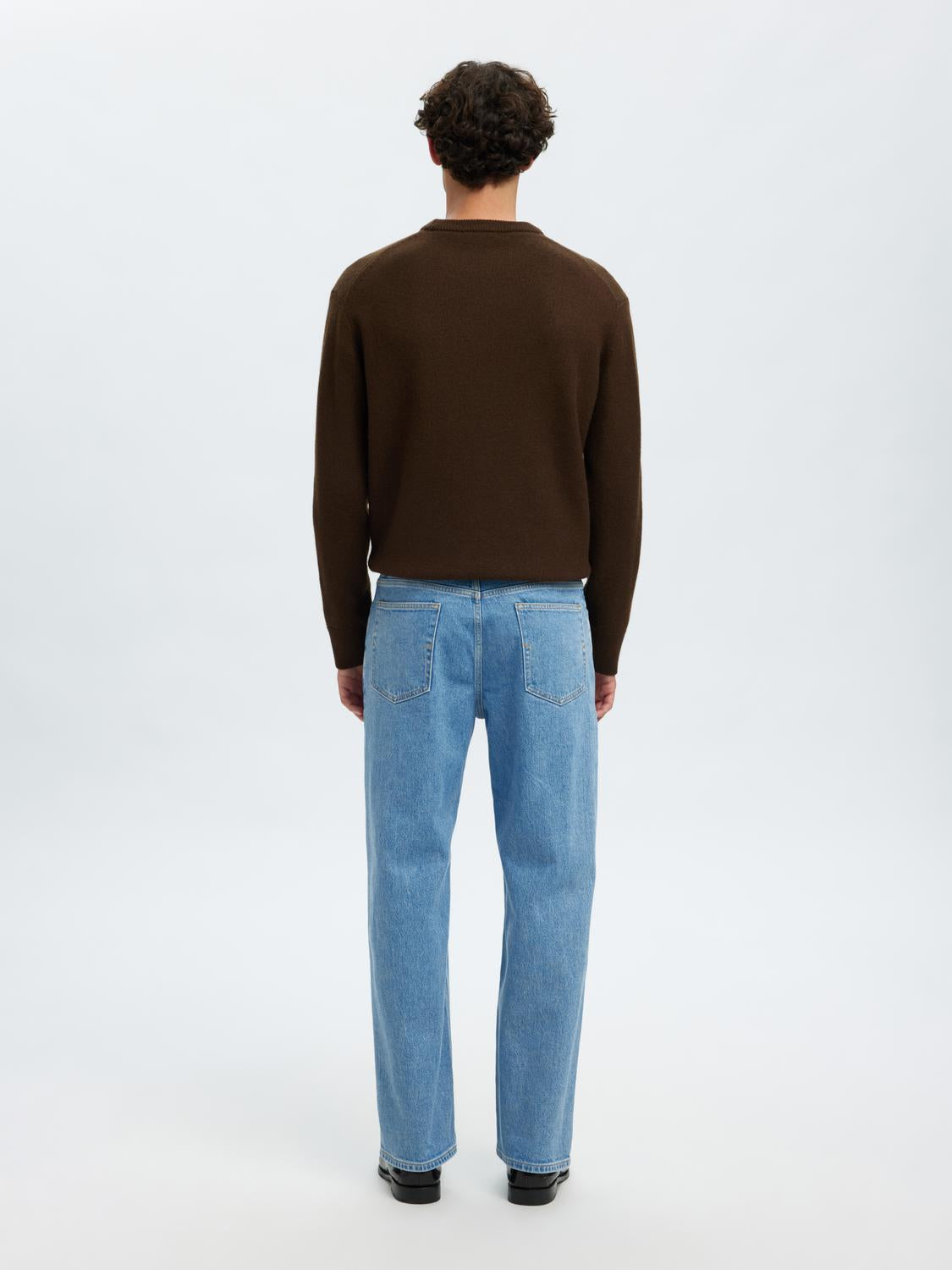 model_shot-back